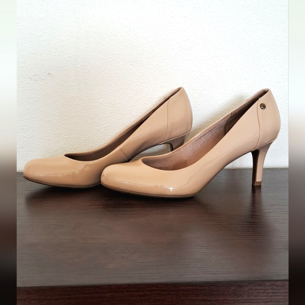 Life Stride size 10W Faux leather heels nude/tan/cream